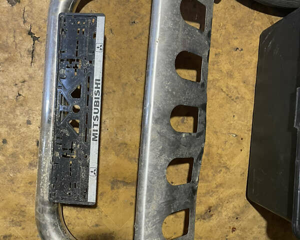 Серый Мицубиси Аутлендер, объемом двигателя 3 л и пробегом 294 тыс. км за 8200 $, фото 7 на Automoto.ua