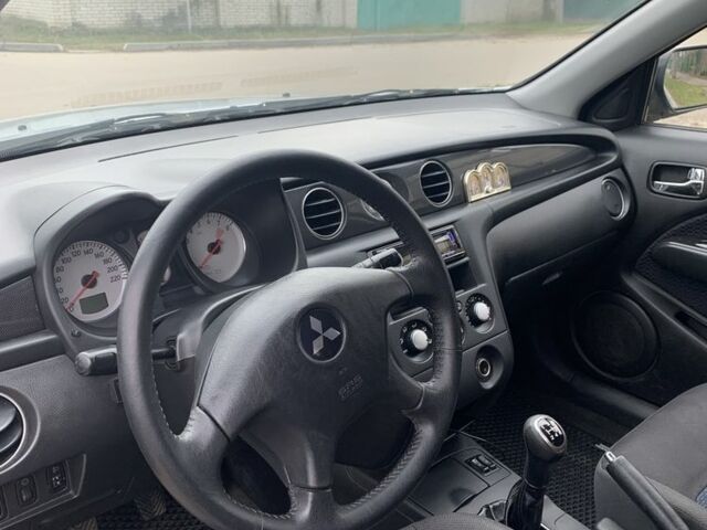 Серый Мицубиси Аутлендер, объемом двигателя 2 л и пробегом 247 тыс. км за 5999 $, фото 7 на Automoto.ua