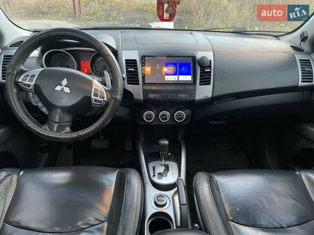 Сірий Міцубісі Аутлендер, об'ємом двигуна 3 л та пробігом 295 тис. км за 8000 $, фото 9 на Automoto.ua