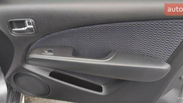 Серый Мицубиси Аутлендер, объемом двигателя 2 л и пробегом 200 тыс. км за 5999 $, фото 20 на Automoto.ua