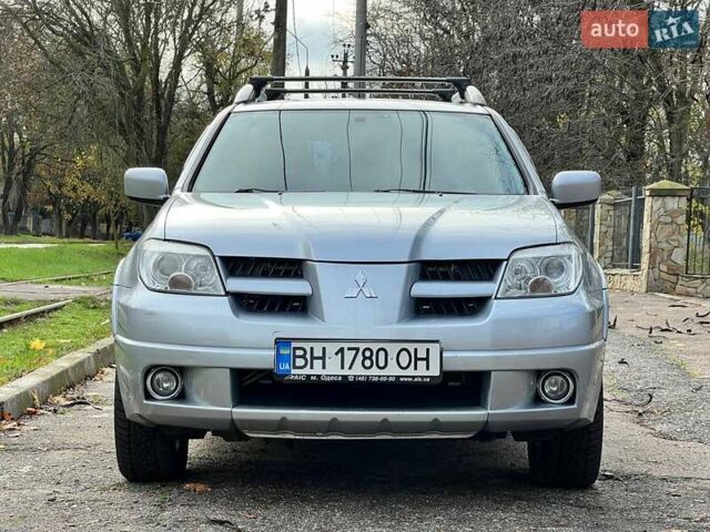 Серый Мицубиси Аутлендер, объемом двигателя 2.38 л и пробегом 170 тыс. км за 6900 $, фото 2 на Automoto.ua