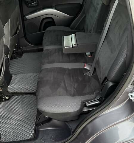 Серый Мицубиси Аутлендер, объемом двигателя 2.4 л и пробегом 174 тыс. км за 9599 $, фото 19 на Automoto.ua