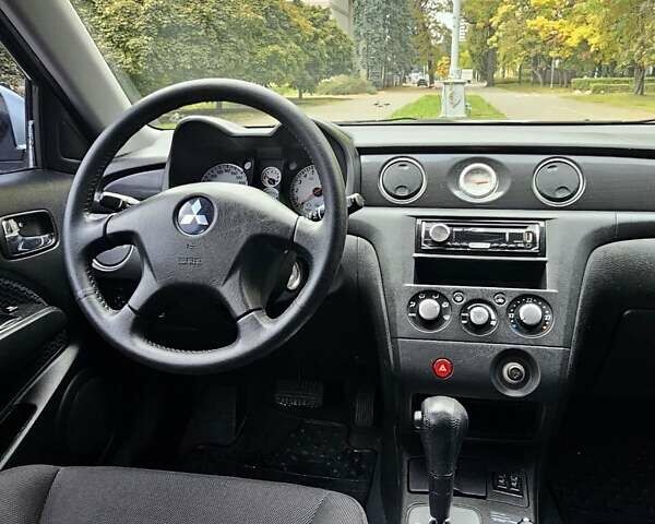 Сірий Міцубісі Аутлендер, об'ємом двигуна 2.38 л та пробігом 230 тис. км за 5500 $, фото 11 на Automoto.ua