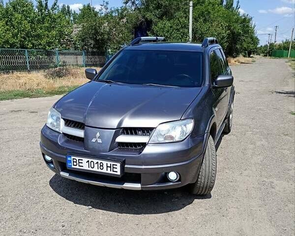 Серый Мицубиси Аутлендер, объемом двигателя 2.35 л и пробегом 342 тыс. км за 6900 $, фото 1 на Automoto.ua