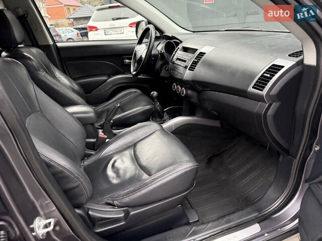 Сірий Міцубісі Аутлендер, об'ємом двигуна 2 л та пробігом 237 тис. км за 8999 $, фото 49 на Automoto.ua