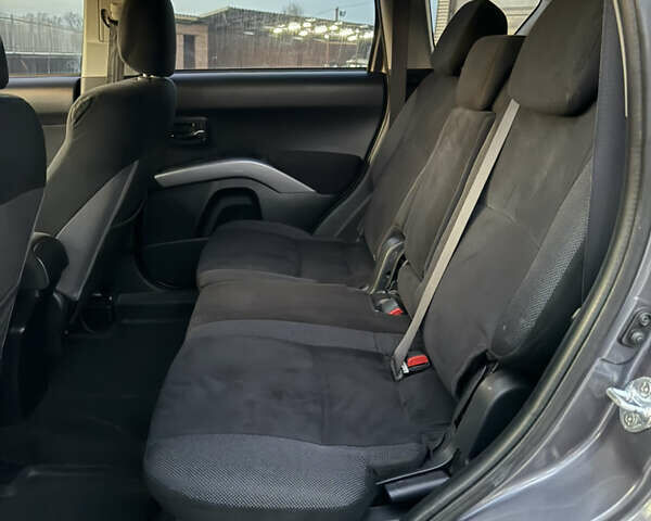 Серый Мицубиси Аутлендер, объемом двигателя 2.4 л и пробегом 210 тыс. км за 8300 $, фото 30 на Automoto.ua