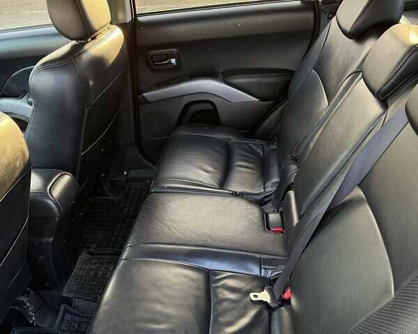 Серый Мицубиси Аутлендер, объемом двигателя 2.18 л и пробегом 287 тыс. км за 10200 $, фото 10 на Automoto.ua