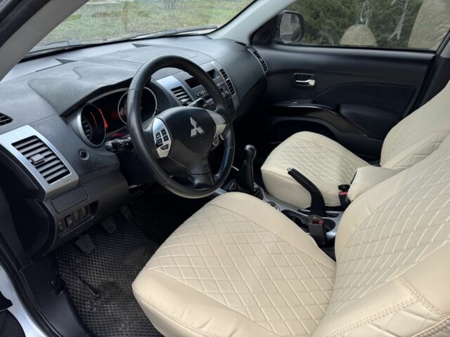 Серый Мицубиси Аутлендер, объемом двигателя 2.4 л и пробегом 241 тыс. км за 7350 $, фото 6 на Automoto.ua