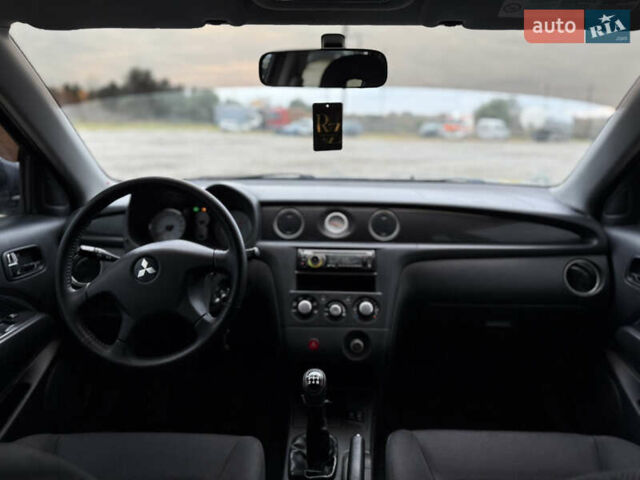 Серый Мицубиси Аутлендер, объемом двигателя 2 л и пробегом 199 тыс. км за 5999 $, фото 18 на Automoto.ua