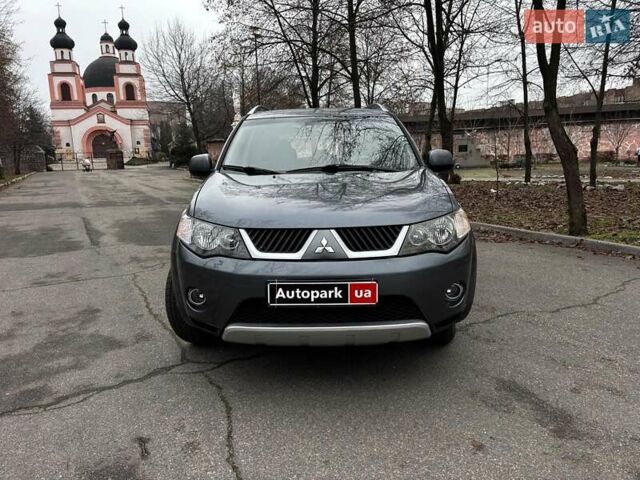 Серый Мицубиси Аутлендер, объемом двигателя 2.4 л и пробегом 237 тыс. км за 8490 $, фото 1 на Automoto.ua