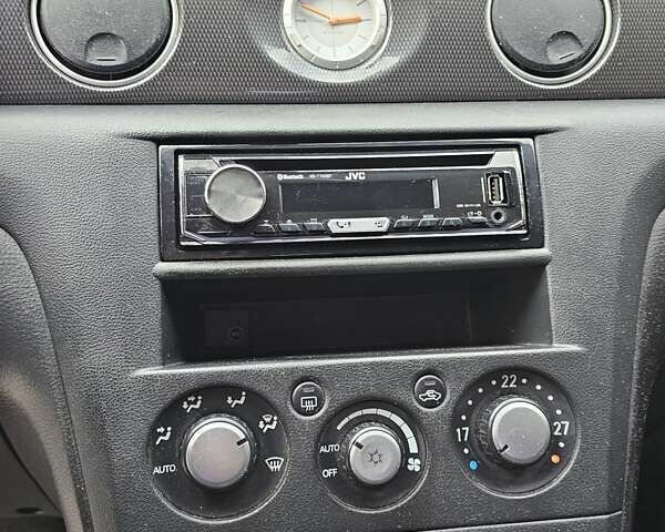 Міцубісі Аутлендер 2008 у Києві на Automoto.ua Сірий Міцубісі Аутлендер, об'ємом двигуна 2.38 л та пробігом 200 тис. км за 5900 $, фото 19 на Automoto.ua