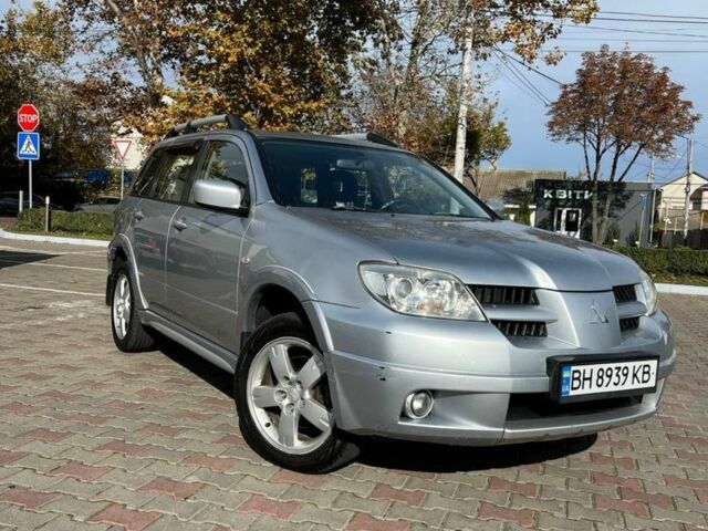 Серый Мицубиси Аутлендер, объемом двигателя 2 л и пробегом 214 тыс. км за 7300 $, фото 1 на Automoto.ua