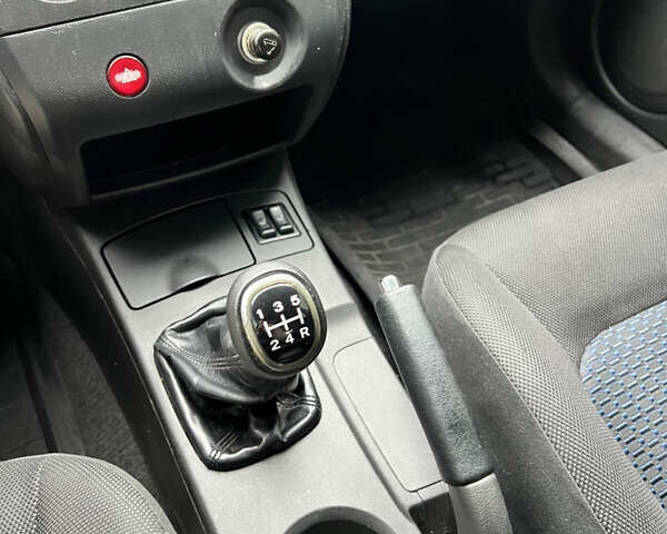 Серый Мицубиси Аутлендер, объемом двигателя 2 л и пробегом 209 тыс. км за 7200 $, фото 18 на Automoto.ua