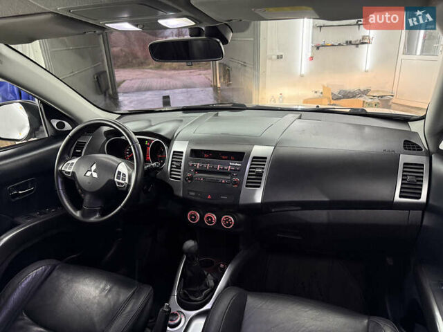 Сірий Міцубісі Аутлендер, об'ємом двигуна 2 л та пробігом 235 тис. км за 8950 $, фото 43 на Automoto.ua