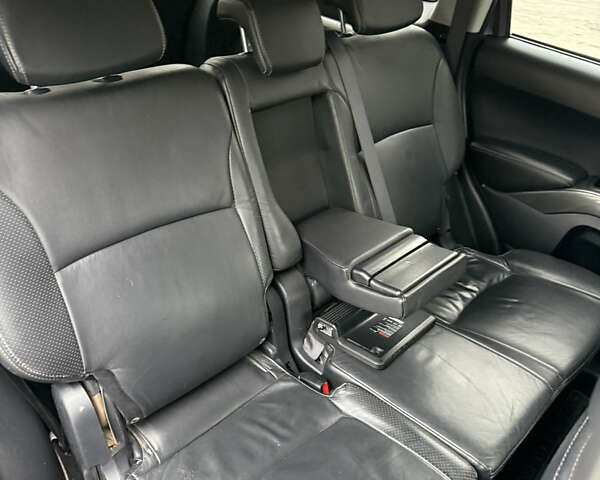 Сірий Міцубісі Аутлендер, об'ємом двигуна 2 л та пробігом 237 тис. км за 8999 $, фото 46 на Automoto.ua