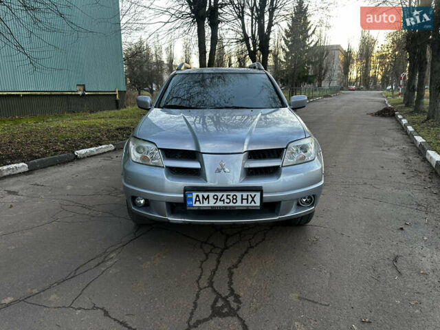 Серый Мицубиси Аутлендер, объемом двигателя 2.4 л и пробегом 320 тыс. км за 6000 $, фото 3 на Automoto.ua