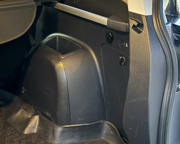 Серый Мицубиси Аутлендер, объемом двигателя 2.4 л и пробегом 210 тыс. км за 8300 $, фото 20 на Automoto.ua