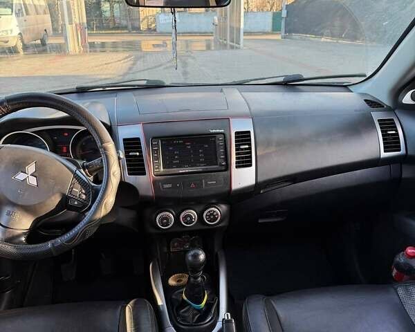 Серый Мицубиси Аутлендер, объемом двигателя 2.18 л и пробегом 287 тыс. км за 10200 $, фото 9 на Automoto.ua