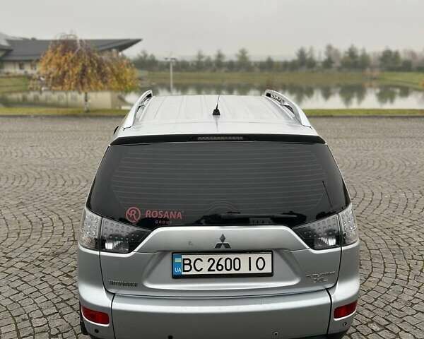 Серый Мицубиси Аутлендер, объемом двигателя 2.36 л и пробегом 285 тыс. км за 8500 $, фото 3 на Automoto.ua