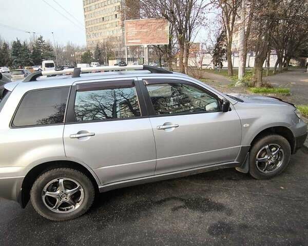 Сірий Міцубісі Аутлендер, об'ємом двигуна 2 л та пробігом 161 тис. км за 7500 $, фото 2 на Automoto.ua