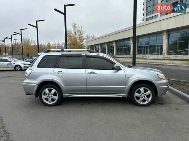 Серый Мицубиси Аутлендер, объемом двигателя 2.38 л и пробегом 81 тыс. км за 8700 $, фото 6 на Automoto.ua