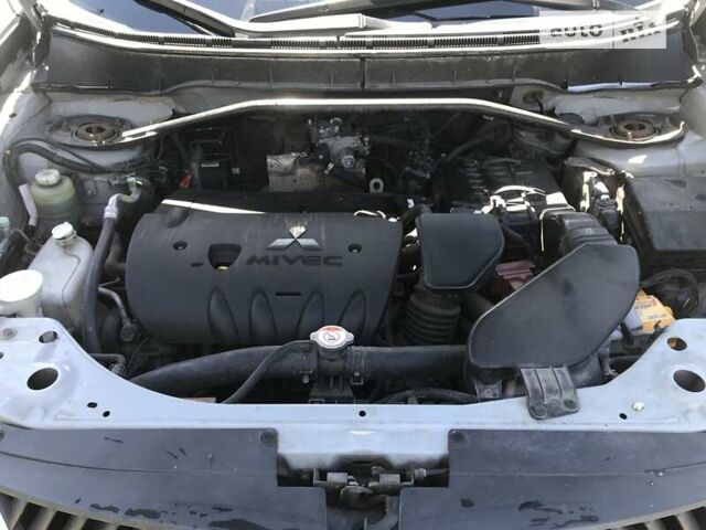 Серый Мицубиси Аутлендер, объемом двигателя 2.36 л и пробегом 239 тыс. км за 10000 $, фото 12 на Automoto.ua