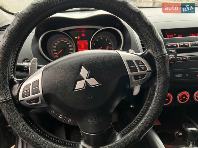 Сірий Міцубісі Аутлендер, об'ємом двигуна 3 л та пробігом 209 тис. км за 9800 $, фото 23 на Automoto.ua