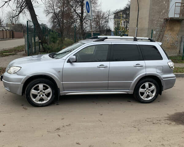Серый Мицубиси Аутлендер, объемом двигателя 2 л и пробегом 247 тыс. км за 5999 $, фото 8 на Automoto.ua