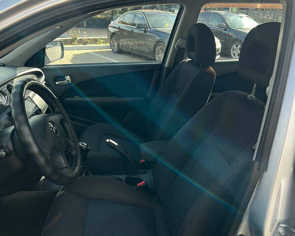 Сірий Міцубісі Аутлендер, об'ємом двигуна 2 л та пробігом 214 тис. км за 6900 $, фото 12 на Automoto.ua