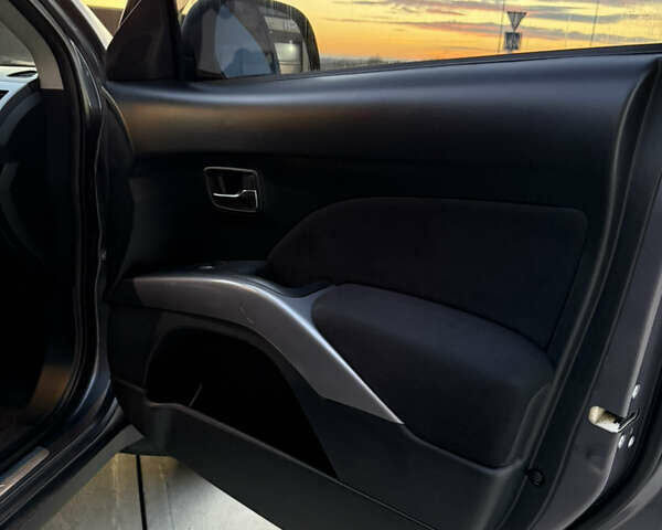 Серый Мицубиси Аутлендер, объемом двигателя 2.4 л и пробегом 210 тыс. км за 8300 $, фото 23 на Automoto.ua