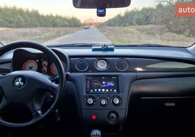 Серый Мицубиси Аутлендер, объемом двигателя 2 л и пробегом 157 тыс. км за 8300 $, фото 20 на Automoto.ua