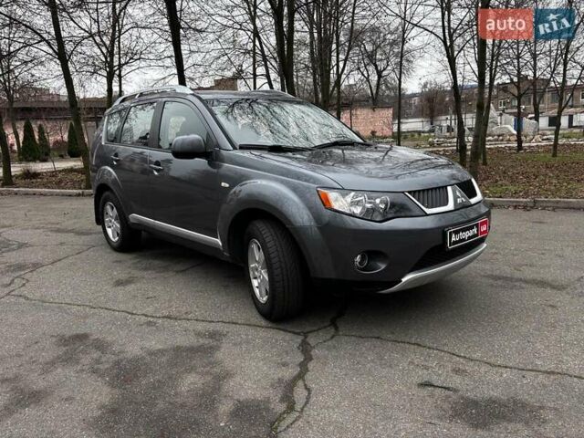 Серый Мицубиси Аутлендер, объемом двигателя 2.4 л и пробегом 237 тыс. км за 8490 $, фото 2 на Automoto.ua