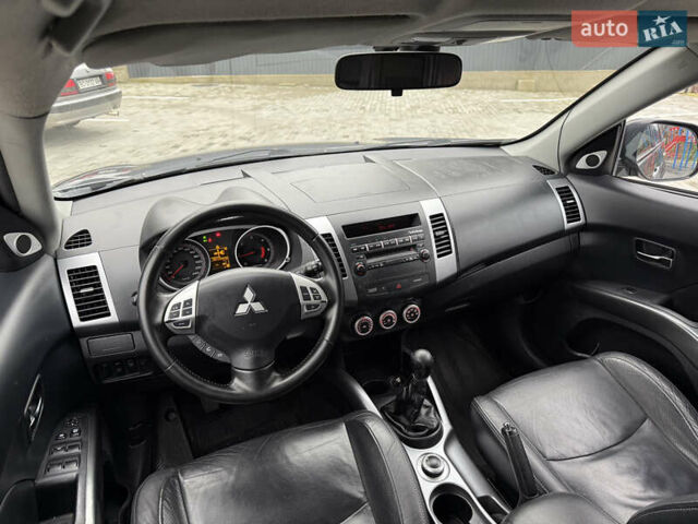 Сірий Міцубісі Аутлендер, об'ємом двигуна 2 л та пробігом 237 тис. км за 8999 $, фото 39 на Automoto.ua