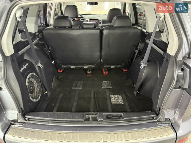 Сірий Міцубісі Аутлендер, об'ємом двигуна 2 л та пробігом 235 тис. км за 8950 $, фото 45 на Automoto.ua