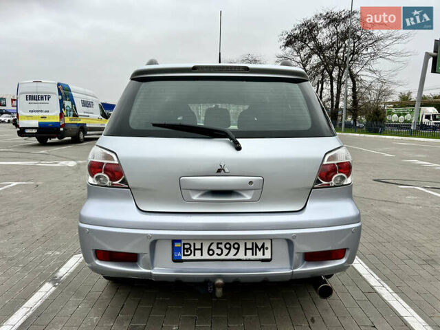 Серый Мицубиси Аутлендер, объемом двигателя 2 л и пробегом 209 тыс. км за 7200 $, фото 5 на Automoto.ua