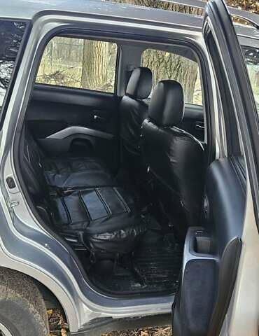 Серый Мицубиси Аутлендер, объемом двигателя 2.2 л и пробегом 280 тыс. км за 5300 $, фото 7 на Automoto.ua