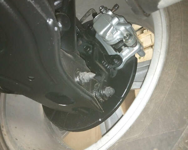 Серый Мицубиси Аутлендер, объемом двигателя 3 л и пробегом 119 тыс. км за 13300 $, фото 11 на Automoto.ua