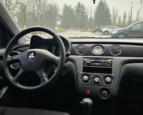 Сірий Міцубісі Аутлендер, об'ємом двигуна 2.38 л та пробігом 230 тис. км за 5700 $, фото 17 на Automoto.ua