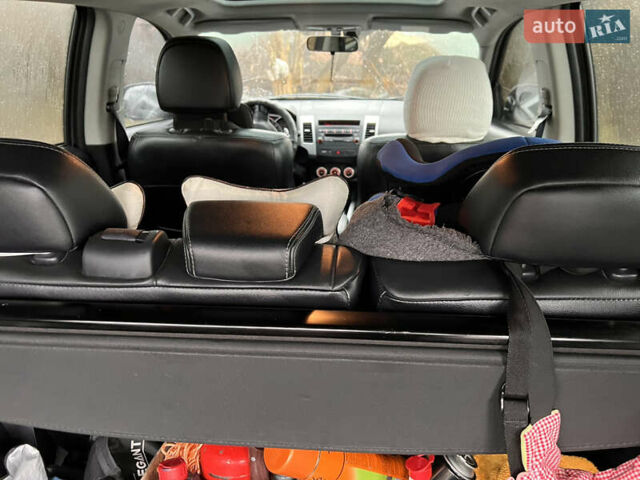 Сірий Міцубісі Аутлендер, об'ємом двигуна 3 л та пробігом 209 тис. км за 9800 $, фото 53 на Automoto.ua