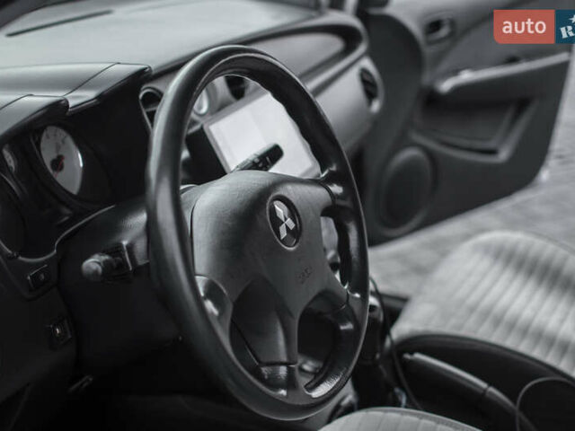 Сірий Міцубісі Аутлендер, об'ємом двигуна 2 л та пробігом 258 тис. км за 5650 $, фото 28 на Automoto.ua