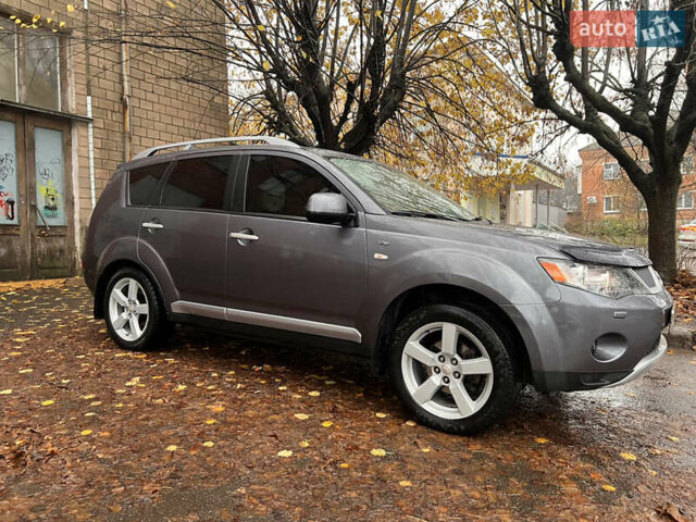 Сірий Міцубісі Аутлендер, об'ємом двигуна 3 л та пробігом 209 тис. км за 9800 $, фото 1 на Automoto.ua