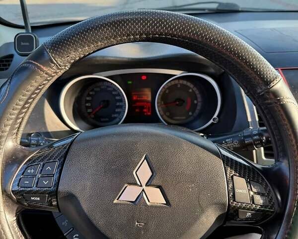 Серый Мицубиси Аутлендер, объемом двигателя 2.18 л и пробегом 287 тыс. км за 10200 $, фото 14 на Automoto.ua