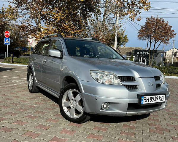 Сірий Міцубісі Аутлендер, об'ємом двигуна 2 л та пробігом 214 тис. км за 6900 $, фото 1 на Automoto.ua