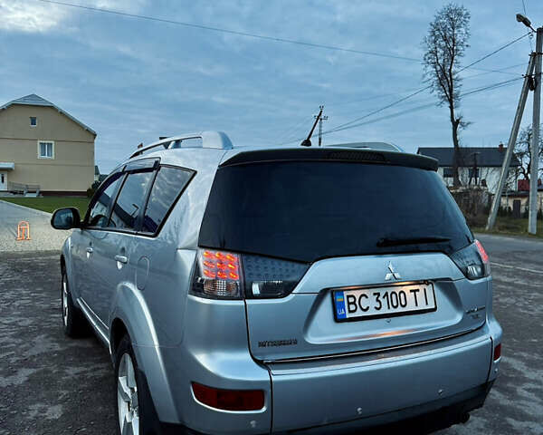 Сірий Міцубісі Аутлендер, об'ємом двигуна 2.4 л та пробігом 273 тис. км за 8400 $, фото 2 на Automoto.ua