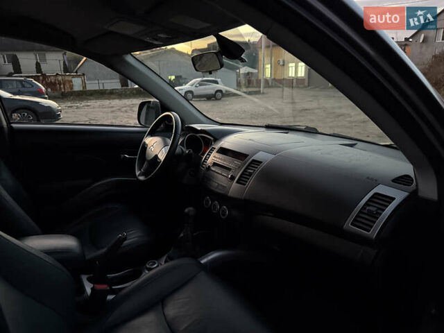 Сірий Міцубісі Аутлендер, об'ємом двигуна 2 л та пробігом 235 тис. км за 8950 $, фото 77 на Automoto.ua