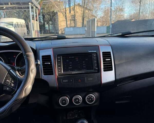 Серый Мицубиси Аутлендер, объемом двигателя 2.18 л и пробегом 287 тыс. км за 10200 $, фото 12 на Automoto.ua