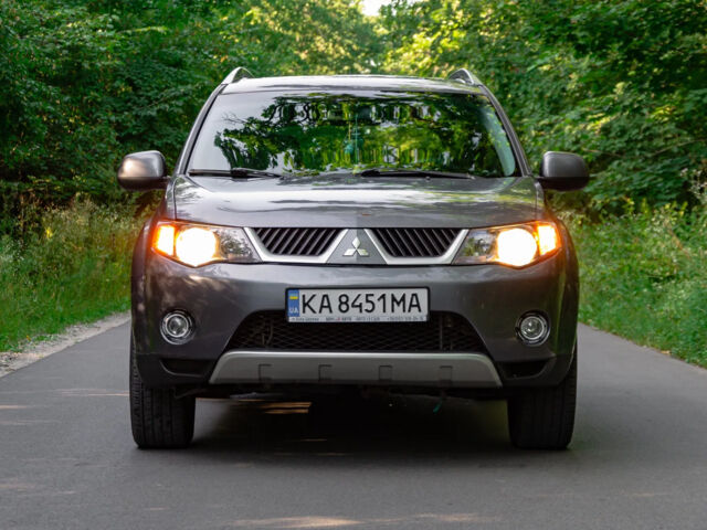 Міцубісі Аутлендер 2008 у Белой Церкве на Automoto.ua Сірий Міцубісі Аутлендер, об'ємом двигуна 2.4 л та пробігом 280 тис. км за 8000 $, фото 2 на Automoto.ua