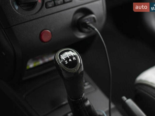 Сірий Міцубісі Аутлендер, об'ємом двигуна 2 л та пробігом 258 тис. км за 5650 $, фото 26 на Automoto.ua