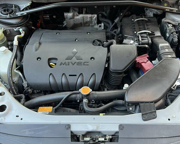 Сірий Міцубісі Аутлендер, об'ємом двигуна 2.36 л та пробігом 195 тис. км за 9500 $, фото 7 на Automoto.ua