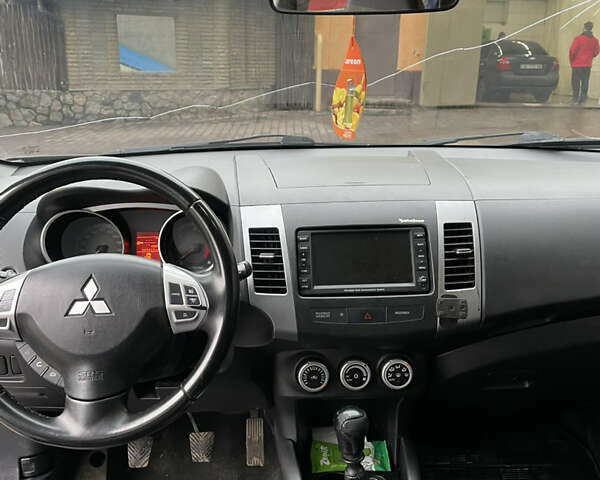 Серый Мицубиси Аутлендер, объемом двигателя 2.01 л и пробегом 345 тыс. км за 8100 $, фото 9 на Automoto.ua